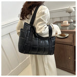 Space Padded Women Shoulder Bags For Winter 2025 Large Capacity Black Handbags Designer Nylon Cotton Warm Tote Solid