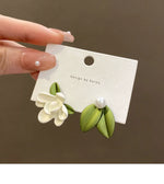 Korean Fashion Green Leaves White Flower Asymmetrical Earrings for Women Cute Sweet Pearl Stud Earrings Piercing Jewelry Gift