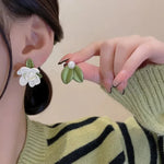 Korean Fashion Green Leaves White Flower Asymmetrical Earrings for Women Cute Sweet Pearl Stud Earrings Piercing Jewelry Gift
