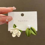 Korean Fashion Green Leaves White Flower Asymmetrical Earrings for Women Cute Sweet Pearl Stud Earrings Piercing Jewelry Gift