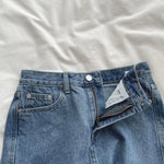 Retro Simple Wide-leg Denim Shorts. New Summer Fashion High-waisted, Loose and Casual Comfortable Mid-length Jeans for Women