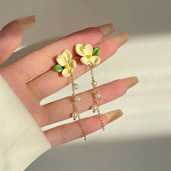 2023  New Gentle Sweet Cute Gardenia Drop Earrings French White Flower Long Pearl Tassel Earrings for Women Party Jewelry Gifts
