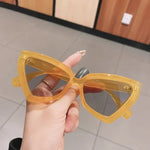 Cat Eye Sunglass Trendy Female Eyewear Luxury Brand Designer Popular Women Travelling Sun Shades Glasse